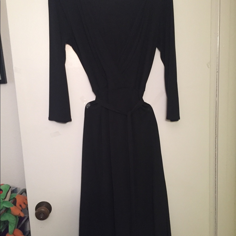 Ann Taylor Loft black v-neck dress. Size 10